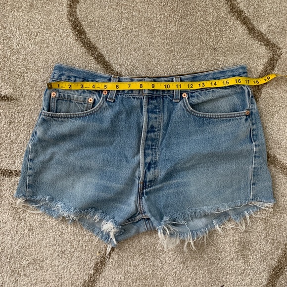Vintage Levi’s Cutoff 501 Light Denim Shorts Button Fly - Picture 4 of 11